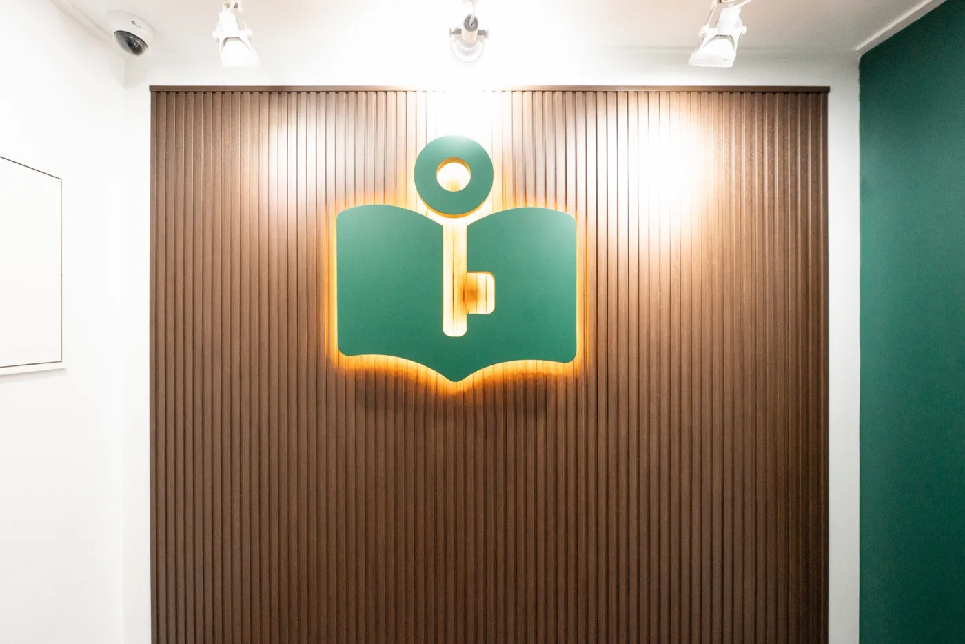 이루리학원 엠블럼